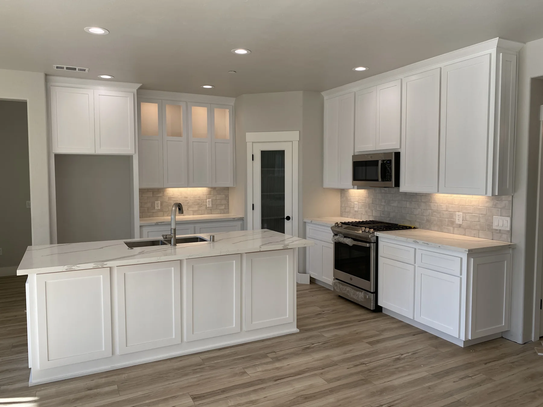 815 Terrace kitchen